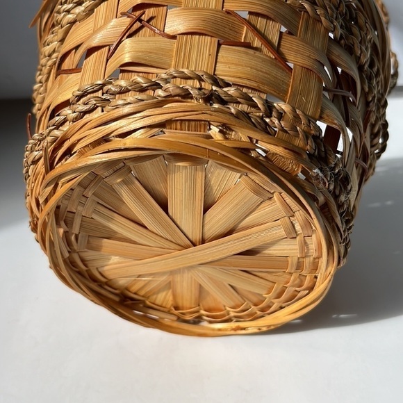 Weaved Basket - Picture 4 of 15